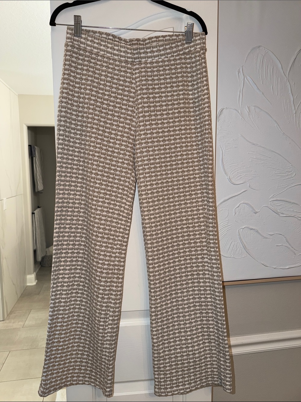 Zara Beige and Cream Patterned knit Pants NWOT Size Medium